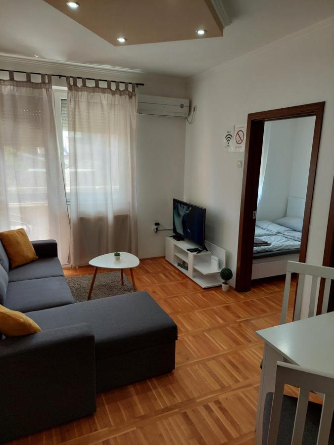 Ferienwohnung Smiley 2 - Subotica Centar Exterior foto